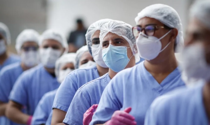 Quanto ganha um profissional de enfermagem no Brasil — e quanto ele passará a ganhar se o piso for aprovado