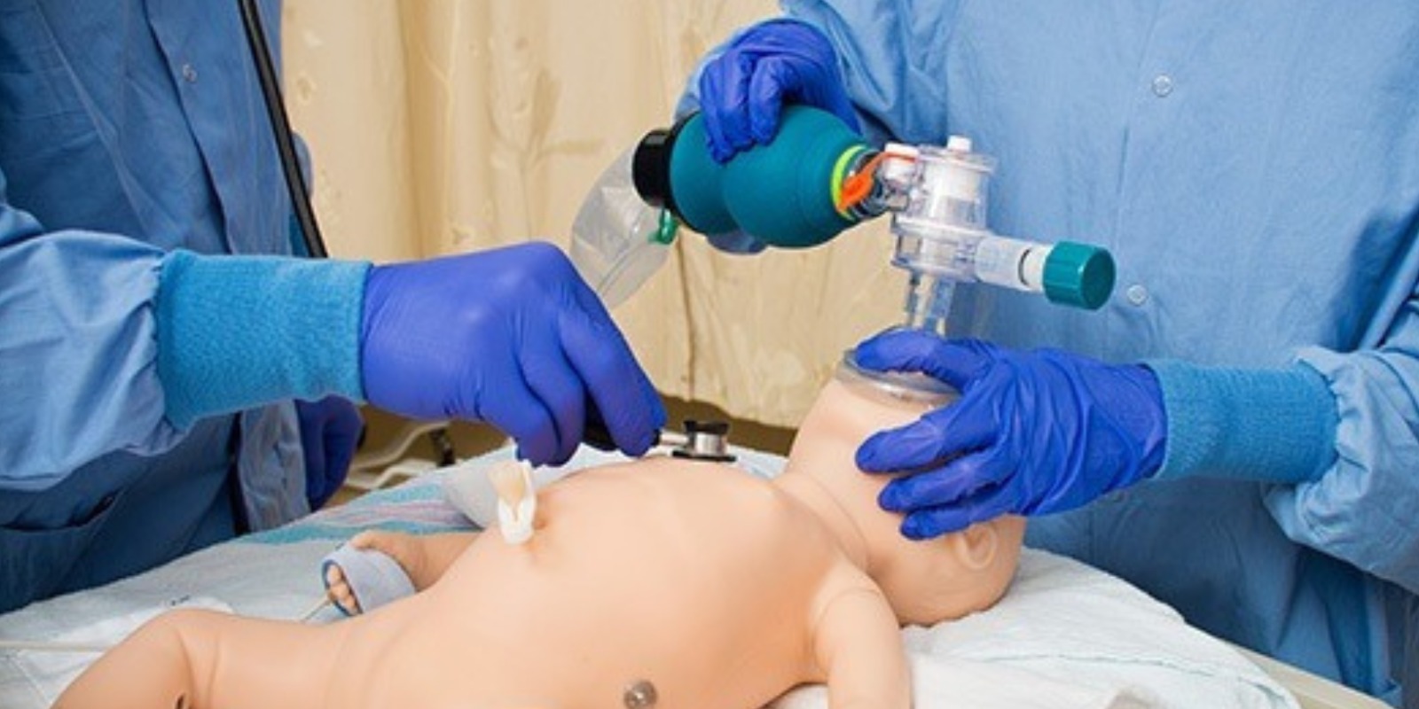 Reanimação neonatal uma das competências mais críticas e sensíveis da prática em Enfermagem  Reanimação neonatal uma das competências mais críticas e sensíveis da prática em Enfermagem